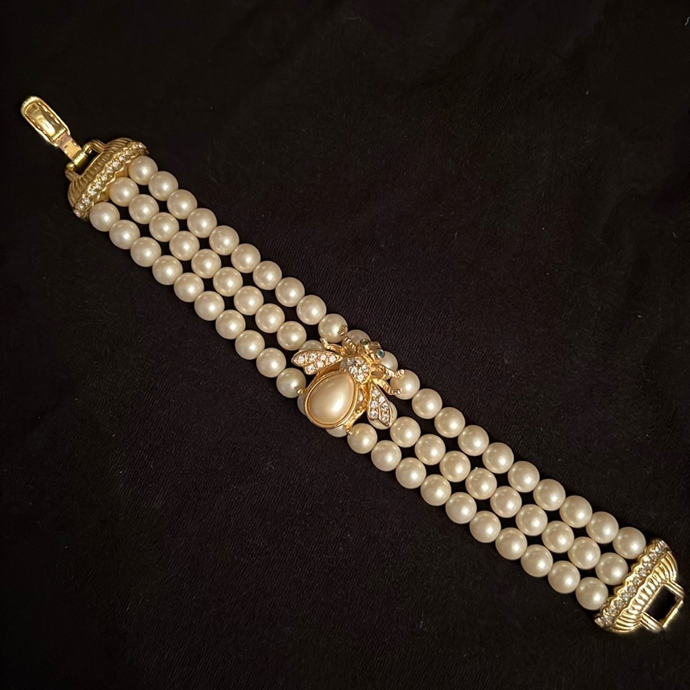 Joan Rivers rare signed/stamped crystal bee triple strand faux pearl brac